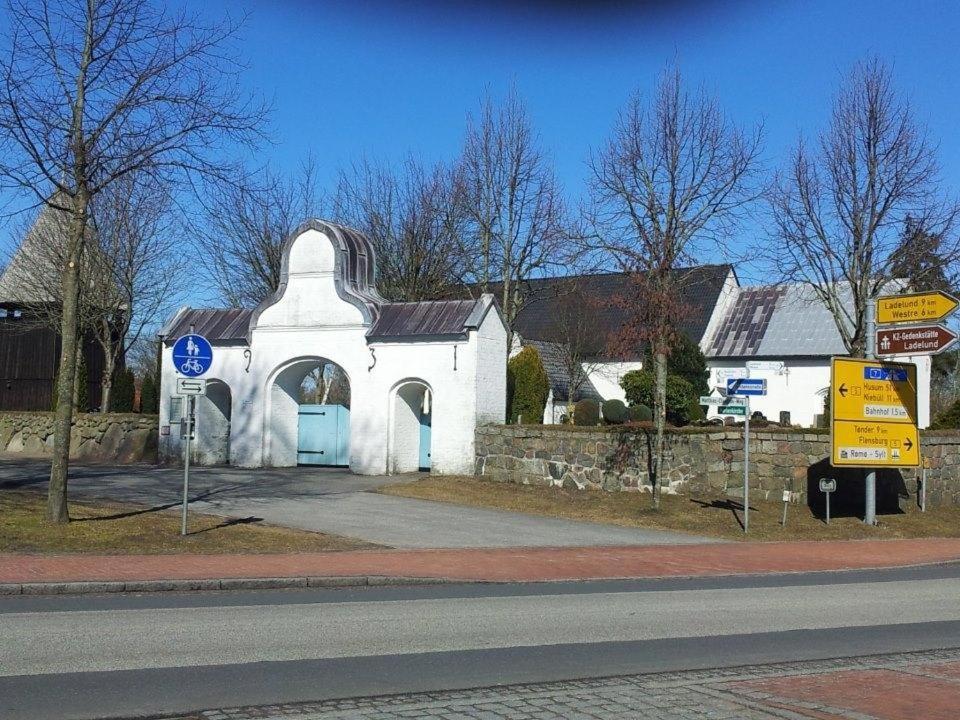 Tetens Gasthof Зюдерлюгум Экстерьер фото